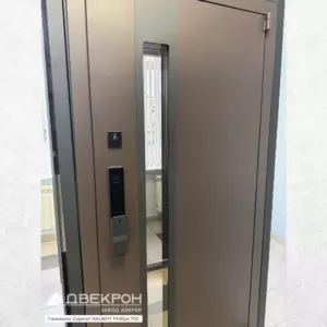 vhodnaya-dver-dvekron-galvani-sormat-ehlektro-philips-ddl720-mvp-so-steklopaketom-ral-8017-2